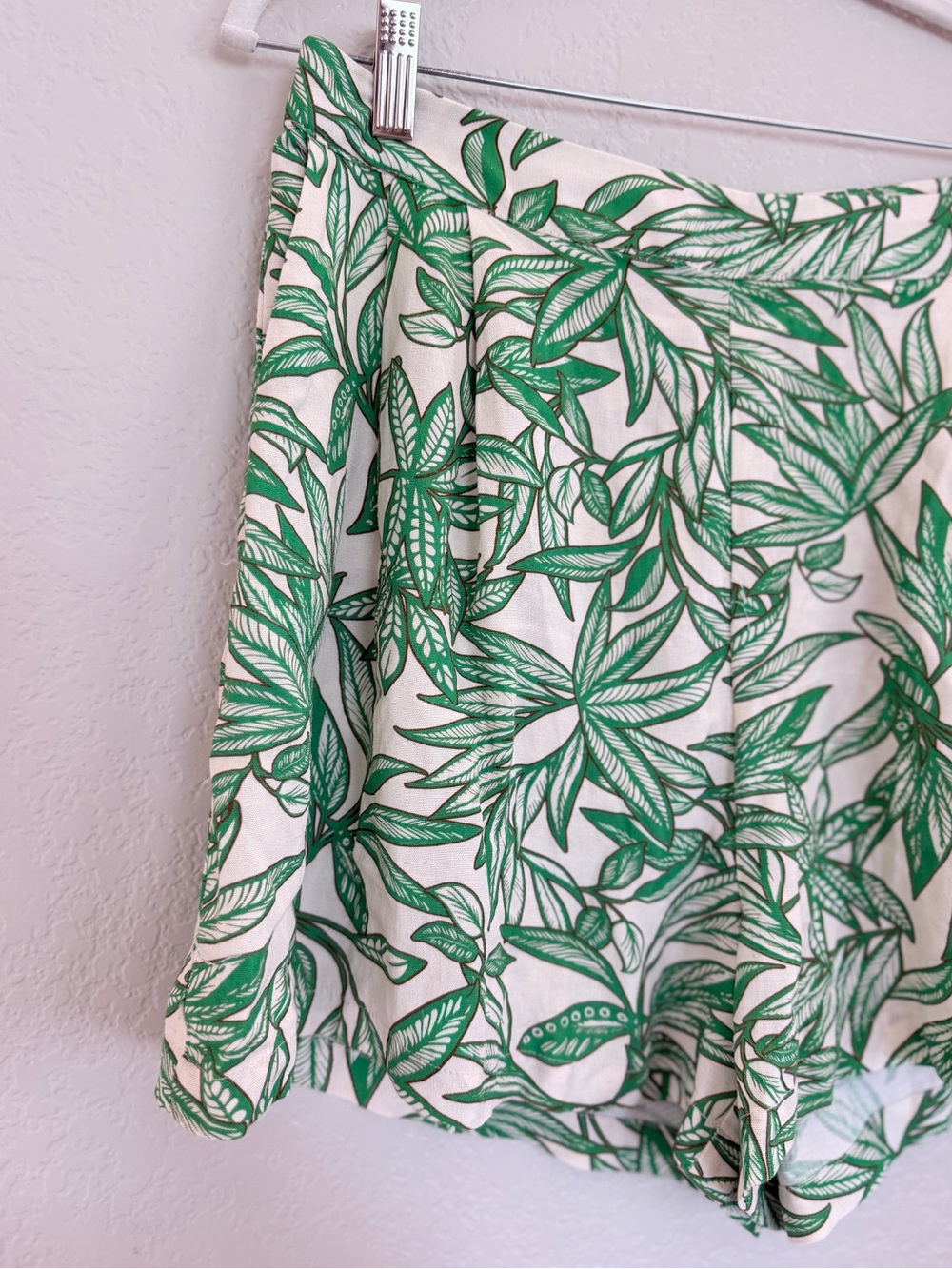 Zara Green Tropical Leaf Print Scallop Hem Shorts | Size L - Picture 2 of 5